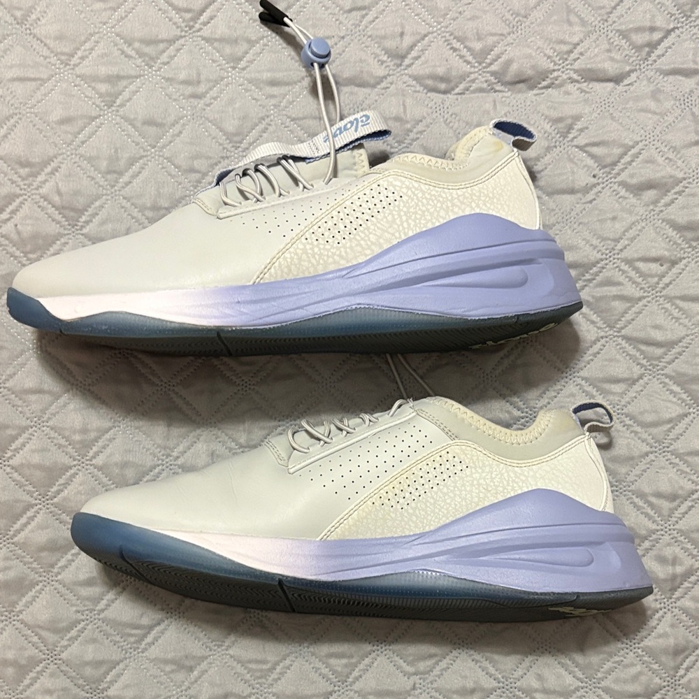 Women’s Size 11 Clove nursing shoes.   Light gray with lavender accents.